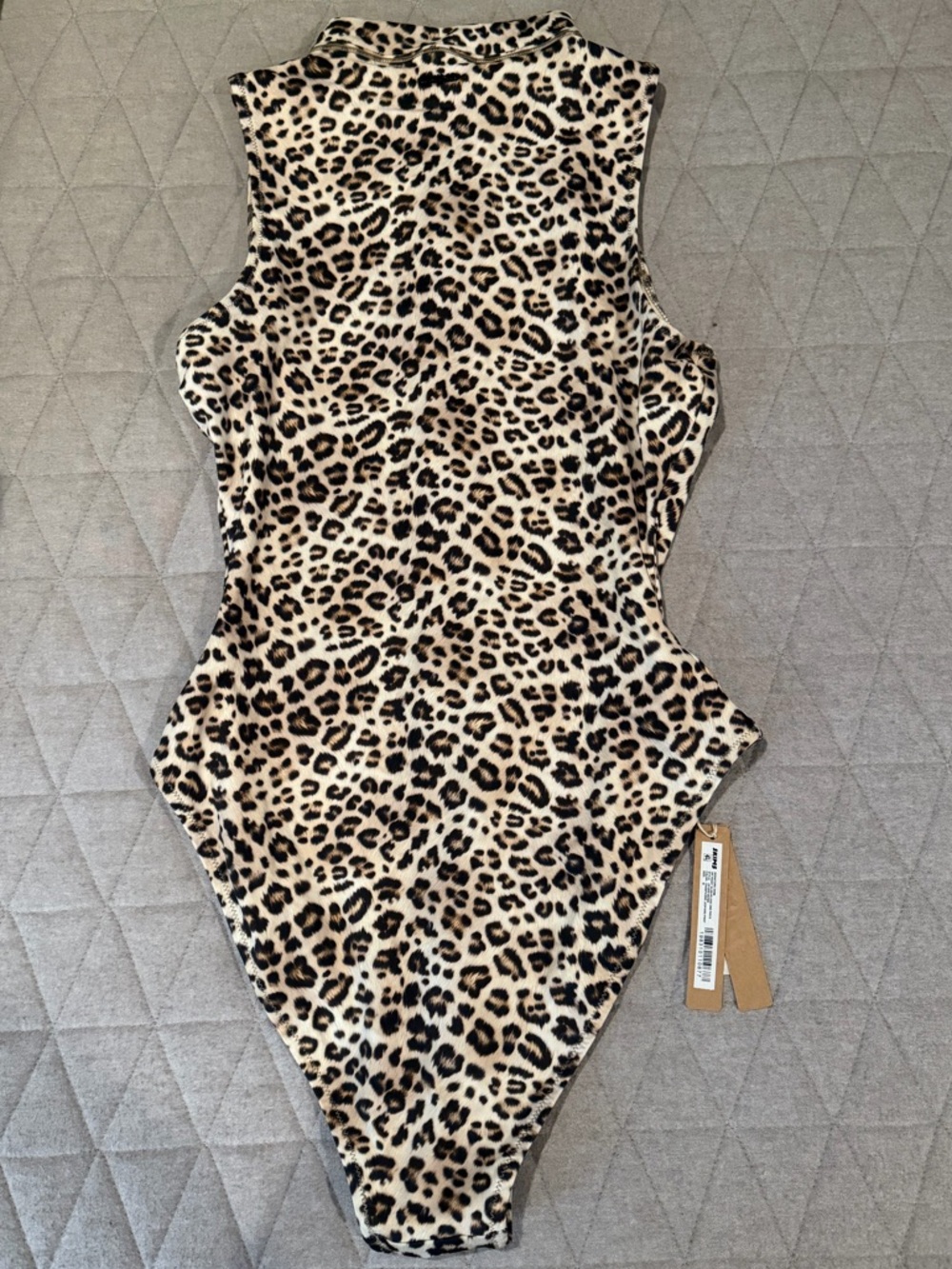 ✨ SKIMS Leopard Zip-Front One Piece Swimsuit (Size M) ✨ - Picture 3 of 5